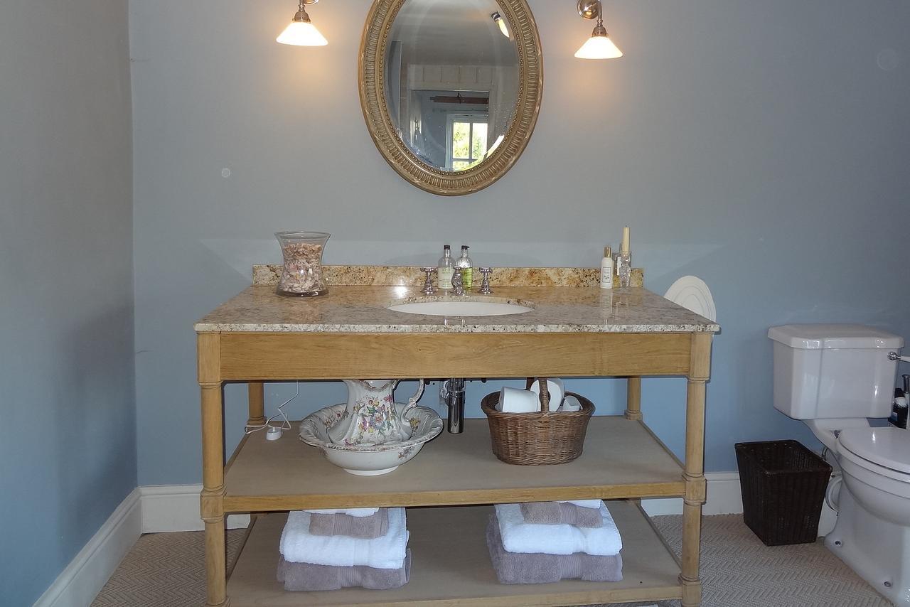 Huxham Farmhouse Bed and Breakfast East Pennard Esterno foto