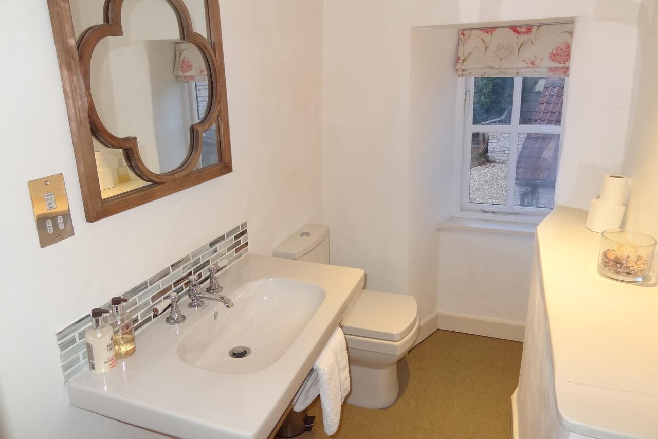 Huxham Farmhouse Bed and Breakfast East Pennard Esterno foto