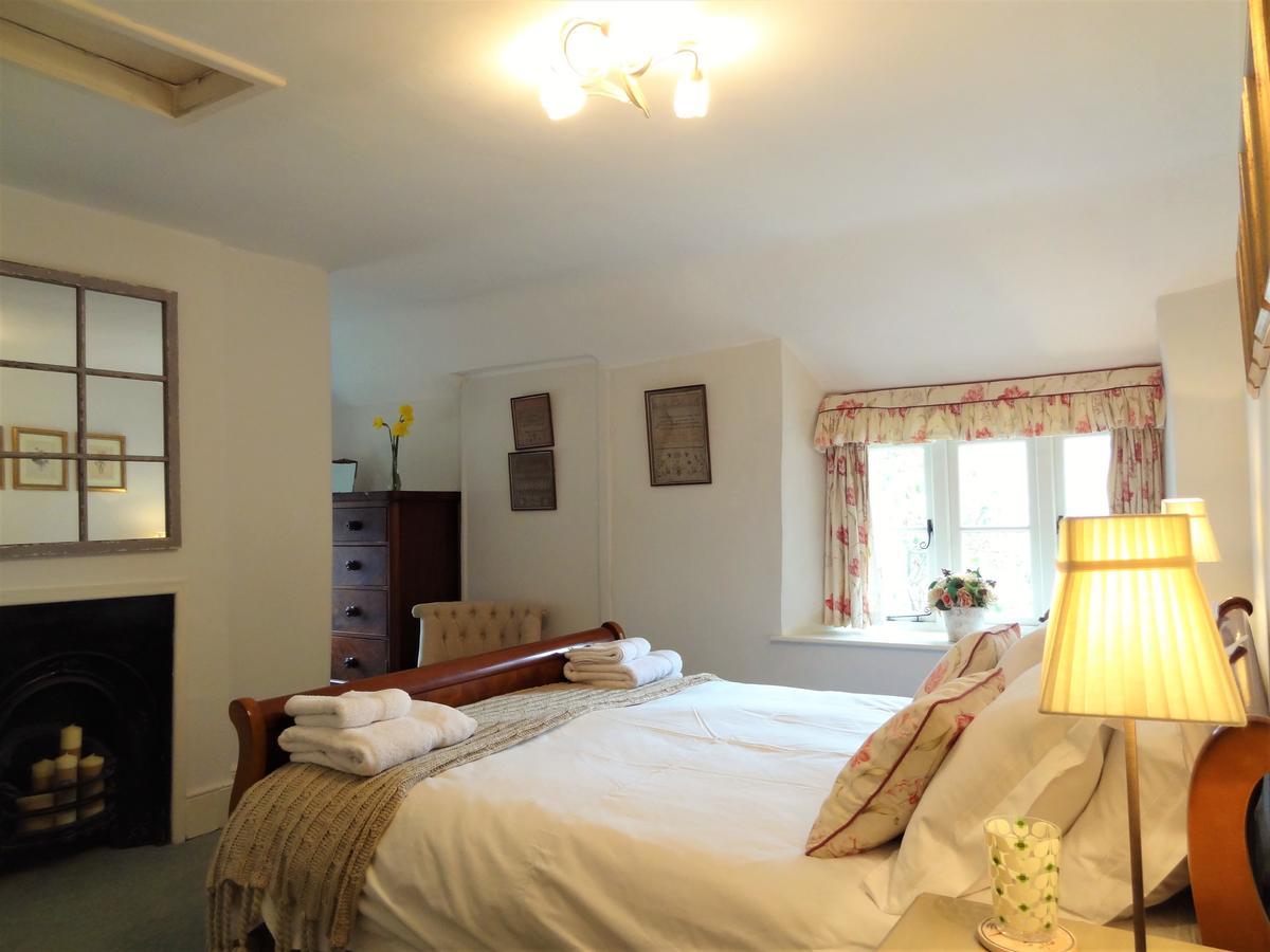 Huxham Farmhouse Bed and Breakfast East Pennard Esterno foto