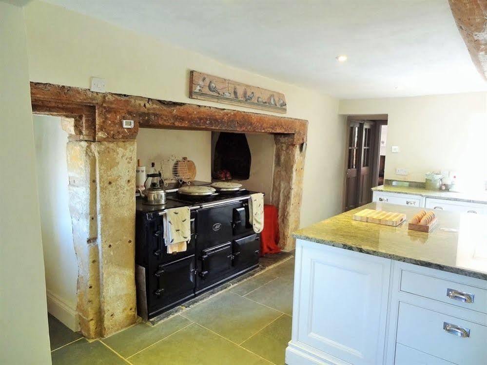 Huxham Farmhouse Bed and Breakfast East Pennard Esterno foto