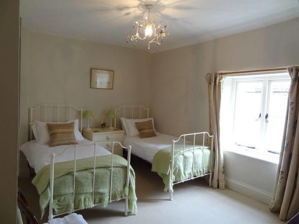 Huxham Farmhouse Bed and Breakfast East Pennard Esterno foto