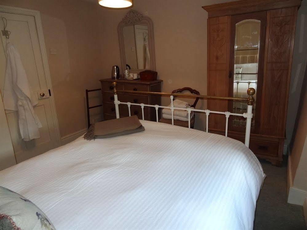 Huxham Farmhouse Bed and Breakfast East Pennard Esterno foto