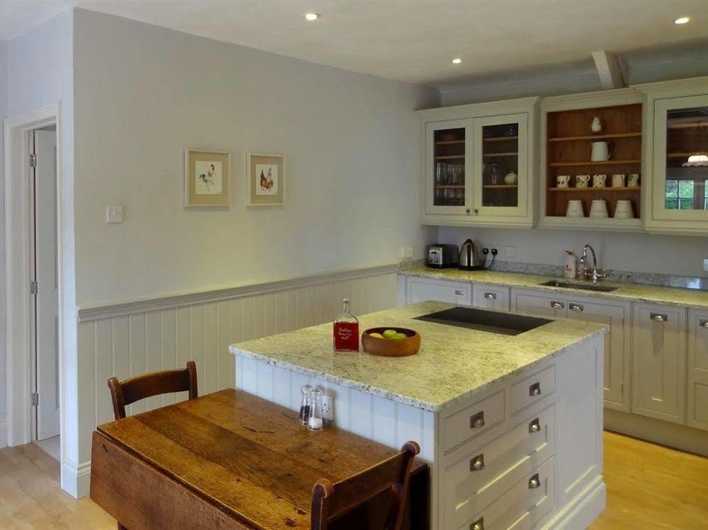 Huxham Farmhouse Bed and Breakfast East Pennard Esterno foto